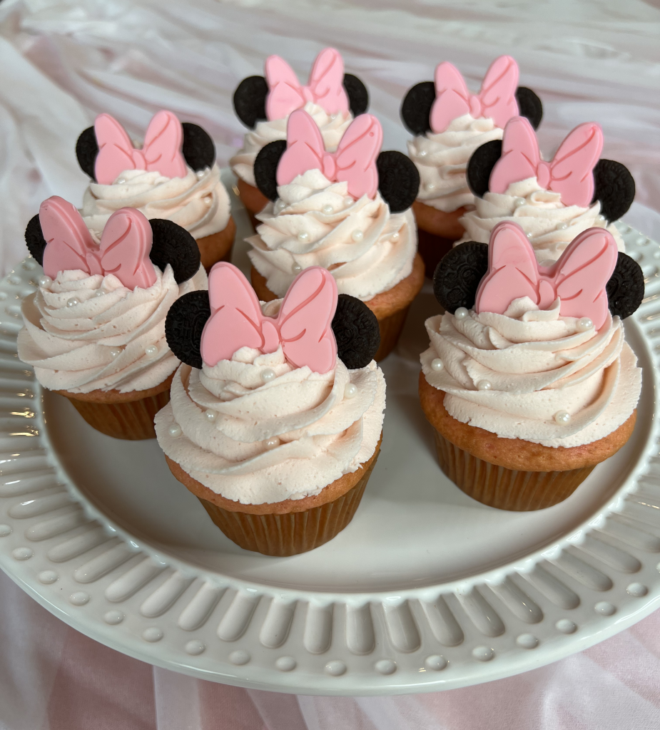 Strawberry Minnie Mouse Cupcakes – Alisha Mitchum